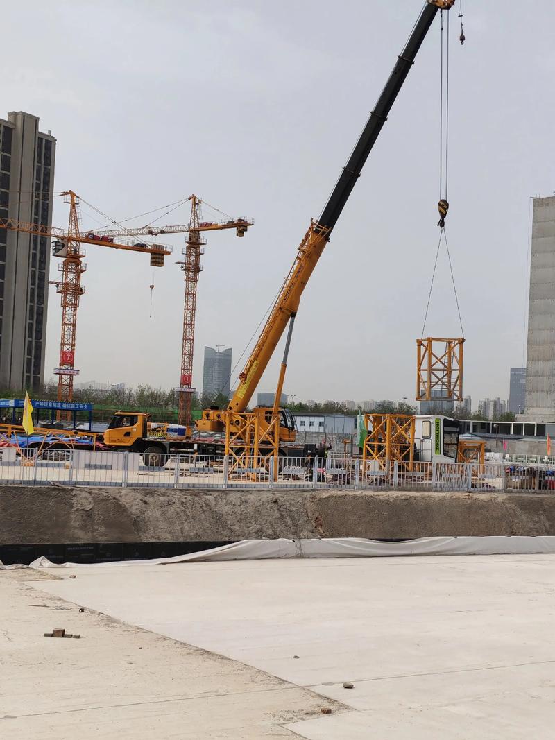 安康市恒信工程機(jī)械 安康恒信租賃,專(zhuān)業(yè)中大型塔機(jī)租賃,集塔吊