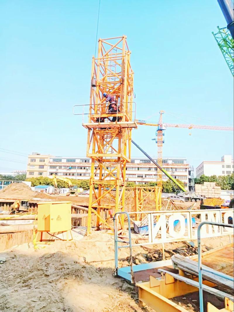 #塔吊生涯 本項(xiàng)目第三臺(tái)塔吊安裝中#塔機(jī)租賃 #工程機(jī)械設(shè)備