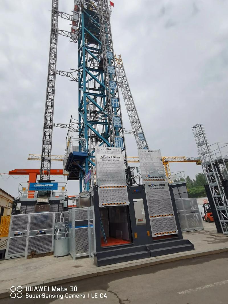 電梯、物料機與塔機租賃在工程建設中的關鍵作用